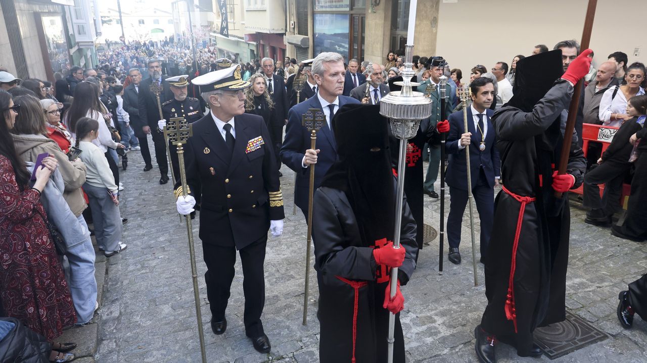 Sobrecogedor acto del Desenclavo y Santo Entierro en Ferrol: «Es el instante en el que comienza la piedad»