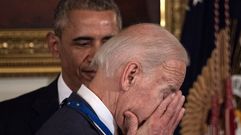 Biden llora al recibir por sorpresa la Medalla de la Libertad
