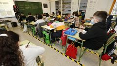 Aula del colegio de A Lomba, en Vilagarc�a, con las medidas preventivas del protocolo covid