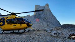 En el c�rculo rojo, el lugar en el que se encontraba el escalador accidentado, en la cara sur del Uriellu