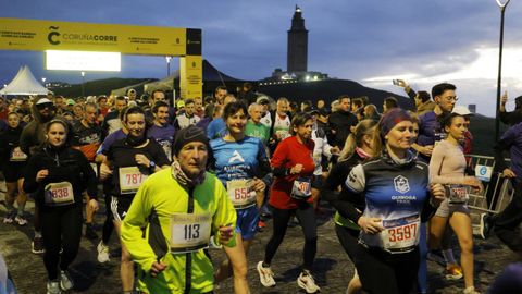 Varios participantes, durante la primera prueba del circuito Coru&ntilde;a Corre 2026.