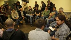 Pablo Iglesias�se re�ne en Vigo con colectivos de bomberos y brigadistas