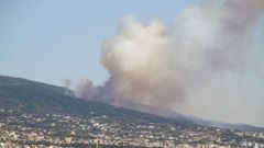 La ciudad de Napols, Italia incendiada.