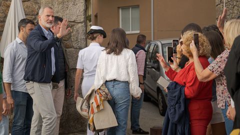 La Princesa Leonor y los Reyes Letizia y Felipe VI, en la terraza del restaurante de Carril (Vilagarc�a de Arousa)