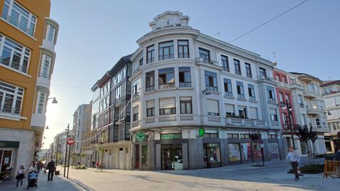 Edificio de la Farmacia Rueda, en Quiroga Ballesteros esquina con Bolao Ribadeneira, de 1925-1930