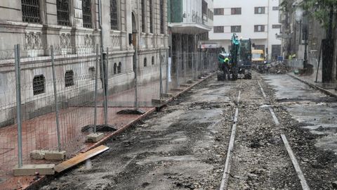 Las antiguas vas del tranva en Oviedo, al descubierto