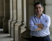 Jos� Manuel Dapena, en los soportales de Mar�a Pita. 