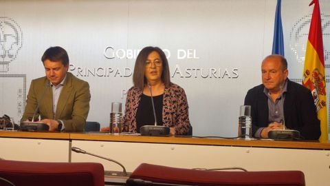 El presidente de Otea, Jos� Luis �lvarez Almeida; la directora general de Igualdad, Nuria Varela; y el vicepresidente de Otea, Javier Mart�nez