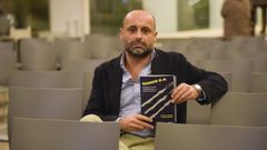 El periodista de La Voz Javier Romero present este viernes en Pontevedra su libro Narco S.A.