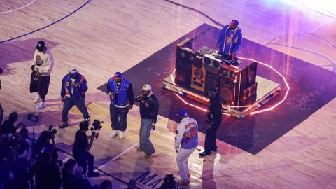 El grupo de hip-hop Wu Tang Clan dieron el toque musical al partido