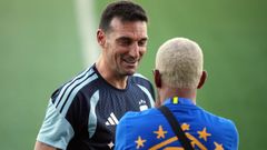 Scaloni junto a Djalminha