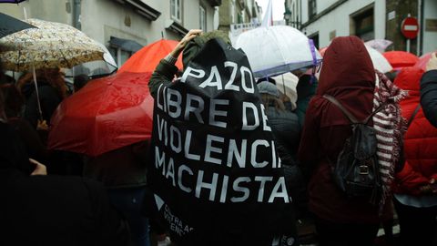 Multitudinaria protesta bajo la lluvia en Santiago