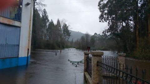 El ro Landro, esta maana, a su paso por Viveiro, cerca de la presa