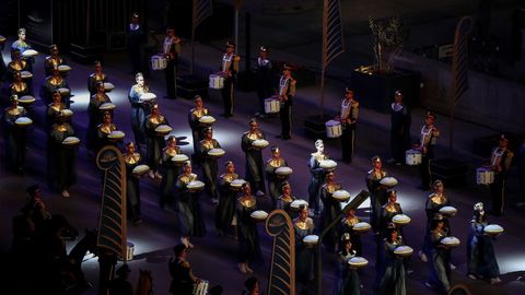 El desfile fue un despliegue de luz, música y decorados para honrar a los antiguos reyes y reactivar el turismo.