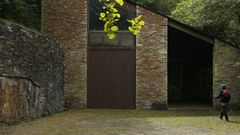 Entrada a la central hidr�ulica de Ecoener en el parque natural Fragas do Eume