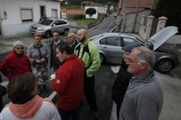 Los vecinos se quejaron de que no pod�an pasar con coches. 