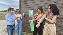 El alcalde, con las responsables de la AECC y la concejala de Turismo