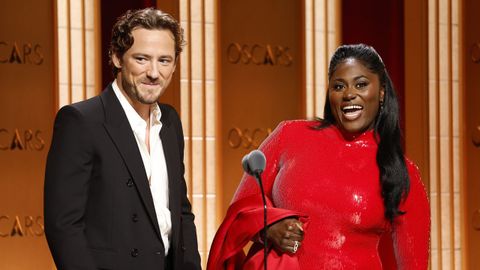 Lewis Pullman y Danielle Brooks presentando las nominaciones.