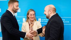 El delegado territorial de la Xunta, Gonzalo Trenor, con la conselleira de Infraestruturas e Mobilidade, Ethel V�zquez, y el concejal de Econom�a y portavoz municipal, Jos� Manuel Lage, en la reuni�n para desbloquear el Novo Chuac de A Coru�a. 