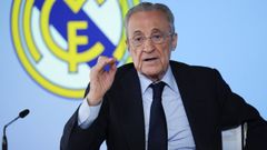 Floretino P&eacute;rez, durante la rueda de prensa en la que convoc&oacute; las elecciones a la presidencia del Real Madrid.