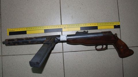 Subfusil de tipo Naranjero de culata recortada 