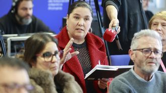 <span lang= gl >Isabel Vilalba, que foi durante anos secretaria xeral do Sindicato Labrego Galego e agora forma parte da s�a executiva, dirixe unha explotaci�n de vacuno e de fabas en Lourenz�</span>