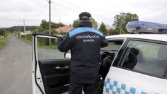Polic�a Local de Nar�n en la zona de O Val