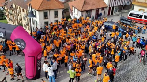 Participantes en Cangas del Narcea en la carrera Galb�n contra el c�ncer infantil