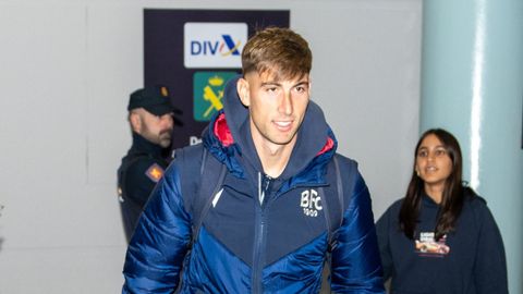 Juan Miranda, jugador del Bolonia, a su llegada a Vigo para enfrentarse al Celta.