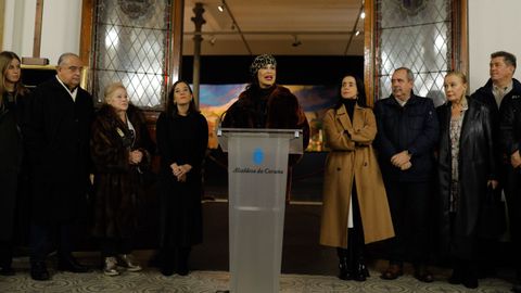 La hermana de Luísa Villalta durante la apertura del Belén municipal