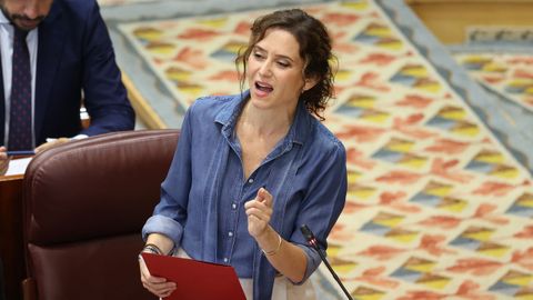 La presidenta de la Comunidad de Madrid, Isabel D�az Ayuso, interviene durante un pleno en la Asamblea.