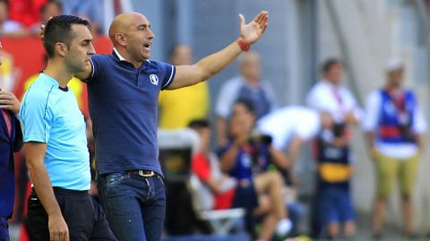 Abelardo reclama una acci�n.Abelardo reclama