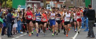 Los favoritos en la carrera de 10 kil�metros de A Silva tomaron las primeras posiciones desde la salida para luchar por la victoria final. 