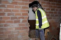 Los delincuentes realizaron un agujero en el edificio abandonado, de titularidad municipal.