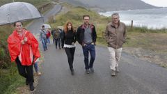 Ricardo Garc�a Mira se preocupa por los taludes de la playa de Razo