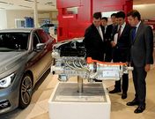 N��ez Feijoo, ayer, durante su visita a la sede de la factor�a de la compa��a Nissan. 
