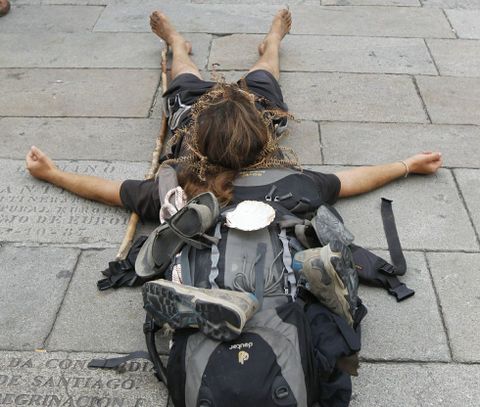 <span lang= es-es >Con los peregrinos, un milln</span>. Adems de esos 743.140 turistas de hotel, a la ciudad llegaron en el 2015, como este de la foto, 262.459 peregrinos. Sumados ambos, totalizan ms de un milln de viajeros recibidos, una cifra que marca, tambin en este campo, un nuevo mximo histrico. 