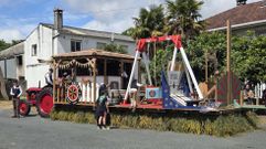 A carroza de Os Cheas, un patio de recreo, acadou o primeiro premio no desfile de Oural