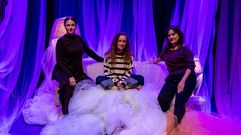 Las tres actrices de la obra Manual de patronaxe