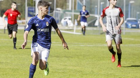 Pablo Menndez Agudn, con el juvenil B del Real Oviedo