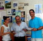 Xan Garc�a, entre una peregrina y el presidente de Neria.