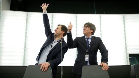 Como eurodiputados no adscritos, Toni Com�n y Carles Puigdemont seguir�n ubicados en la �ltima fila del hemiciclo