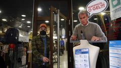 Daniel Garc�a espera que las restricciones duren m�s de tres semanas y ya ahora apunta que �ningu�n entra na tenda�