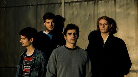 Carolina Durante est formado por Diego, voz y letrista, su amigo de la infancia Martn (bajo), su excompaero de estudios Mario (guitarra) y, desde Asturias, Juan (batera).