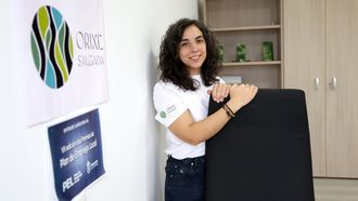 Elena Fontn tiene la oficina de Orixe Salgada en el vivero de empresas de Boiro