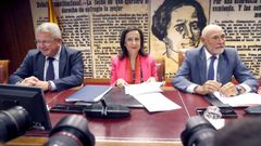  Margarita Robles, junto al presidente y al vicepresidente de la Comisi�n de Defensa del Senado, Gabino Puche y Alfonso Jes�s Rodr�guez