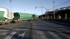 Tren de mercanc�as saliendo del puerto de A Coru�a