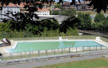 El Concello tratar� de dotar de zonas de sombra la piscina exterior. 