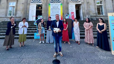 Rafa Domnguez presentando los premios #MulleresQueOpinan en Pontevedra