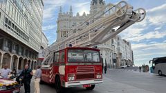 El �brazo vello� de los Bomberos de A Coru�a, hoy pieza de museo, esta ma�ana en la Marina